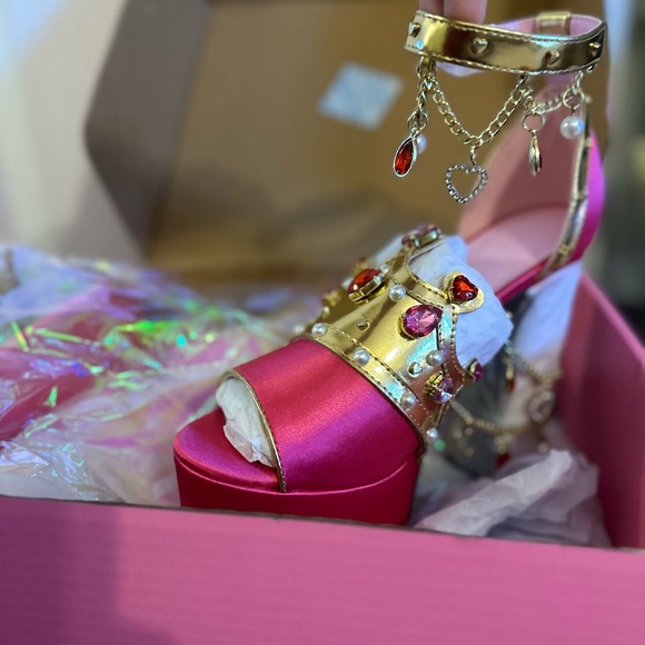 crowned charmer platform heels